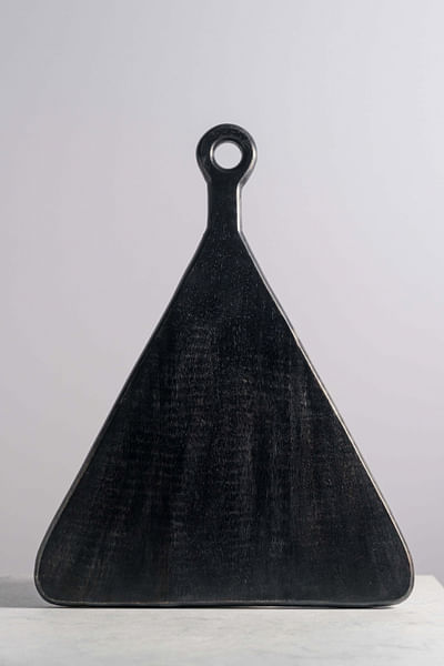 Black mango wood triangular chopping board