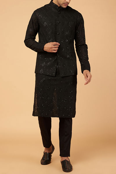 Black ogee thread embroidered bandi set