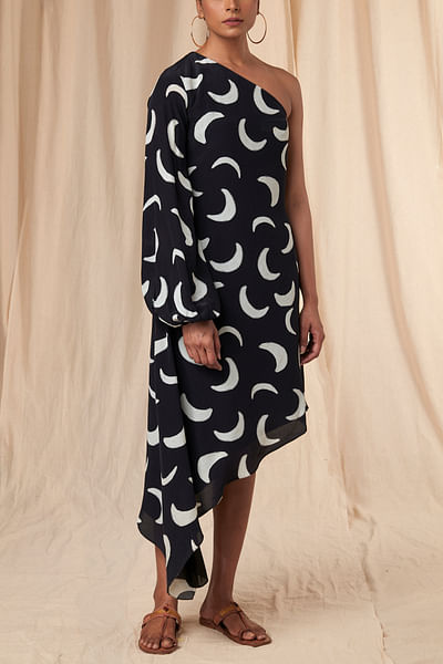 Black one-shoulder crescent moon print dress