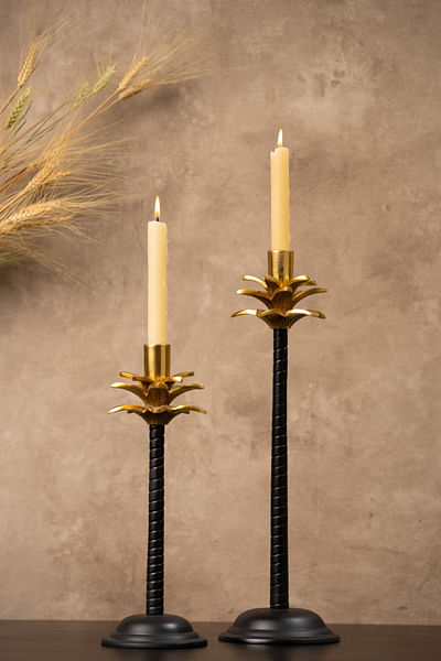 Black pineapple candle holder set