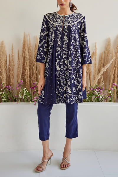 Black plain cigarette pants