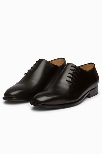 Black side lace-up wholecut leather oxfords