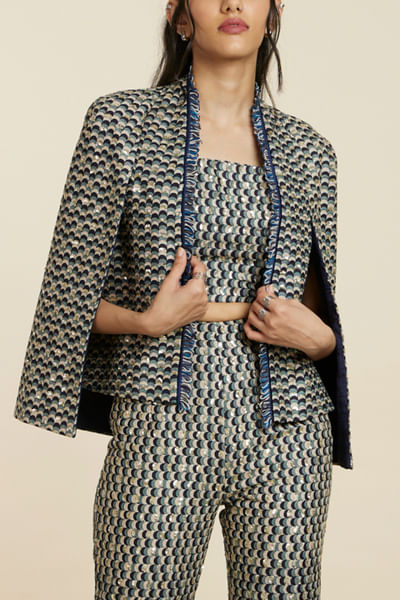 Blue scallop embroidery jacket