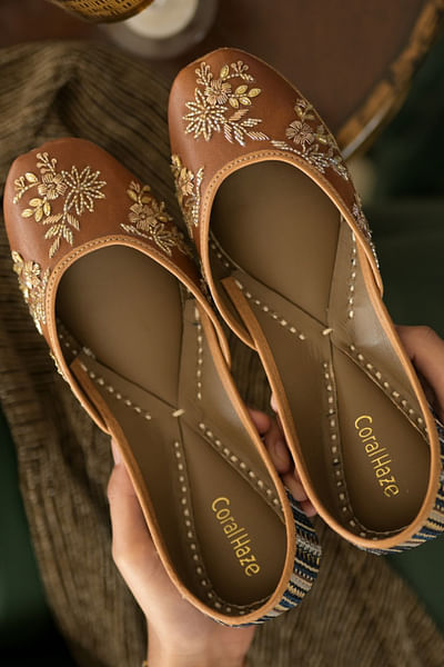 Brown floral embroidery juttis