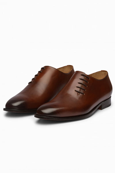 Brown side lace-up wholecut leather oxfords
