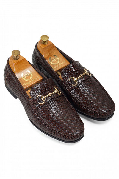 Brown textured buckle loafers