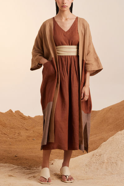 Colour-blocking handwoven linen cape