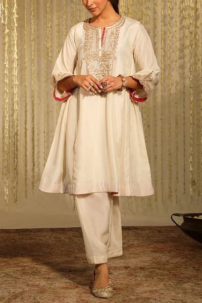 Daisy ivory paisley embroidery kurta set