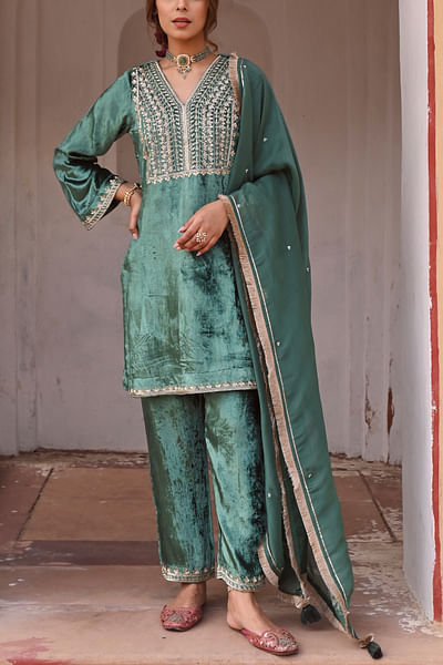 Emerald green embroidered kurta set