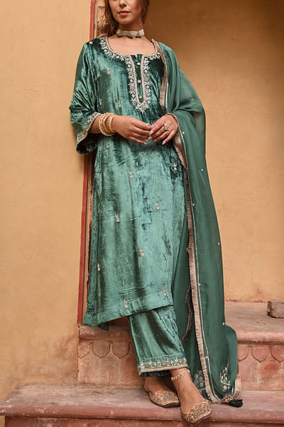 Emerald green floral embroidery kurta set