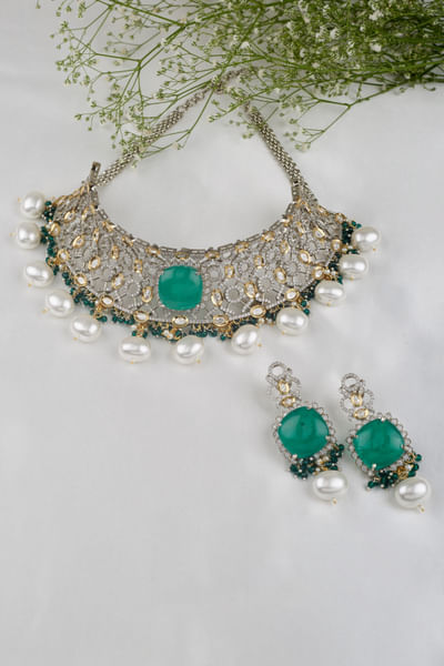 Emerald stone and pearl embellished necklace set