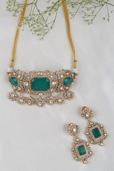 Emerald stone embellished necklace set