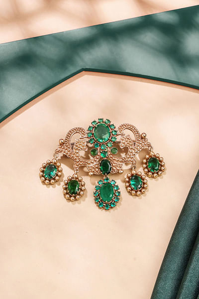 Gold and green glass stone detailed brooch