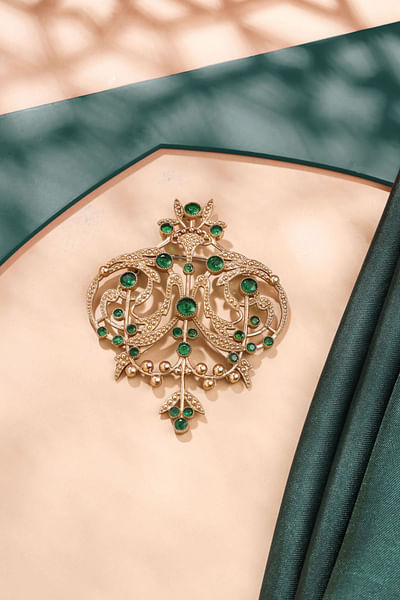 Gold and green glass stonework brooch