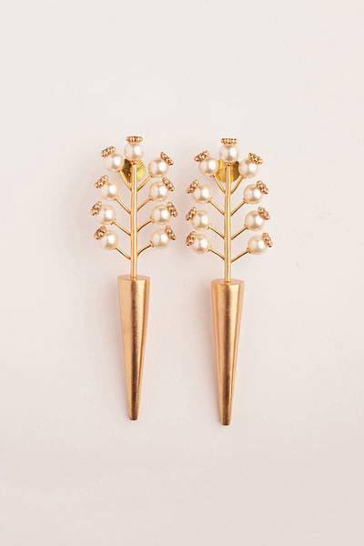 Gold and white spike pearl earrings