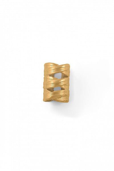 Gold criss-cross detailed cuff ring