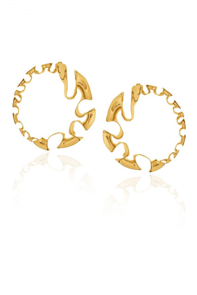 Gold curved detail hoop earrings