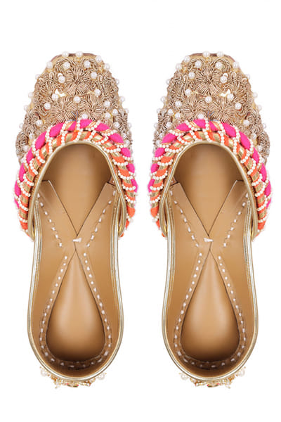 Gold embellished juttis