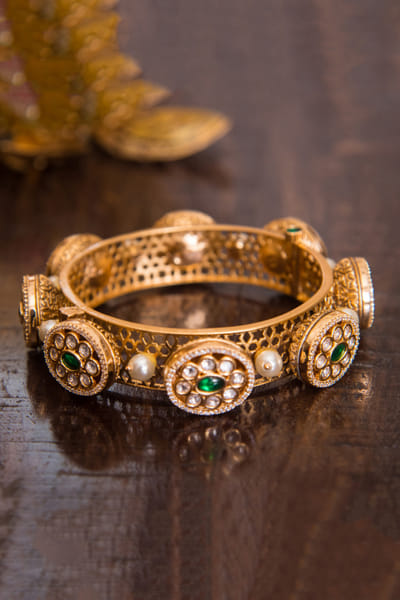  Gold floral kundan kada ZEVJUL23D2005