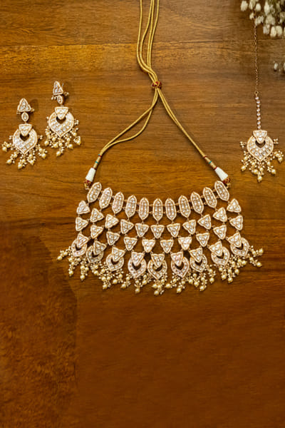 Gold kundan pearl necklace set