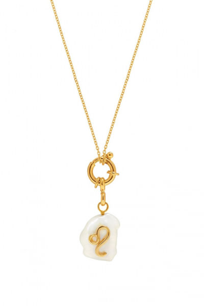 Gold Leo pearl pendant chain necklace