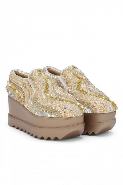 Gold wavy sequin embroidery wedge sneakers