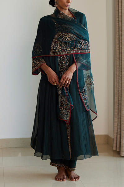 Green floral embroidered dupatta