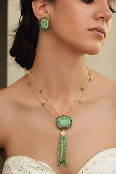 Green gem tasselled pendant necklace set