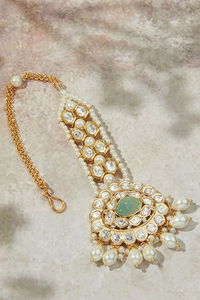 Green pearl and kundan embellished maang tikka