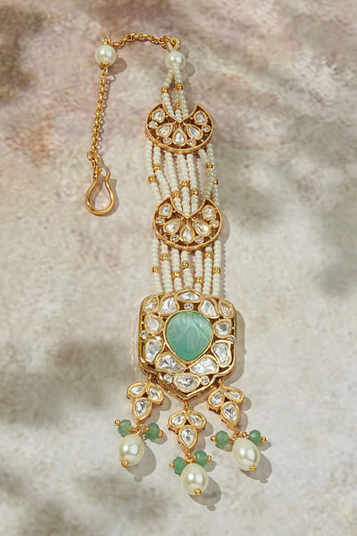 Green pearl embellished maang tikka