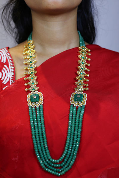 Green semi-precious long necklace