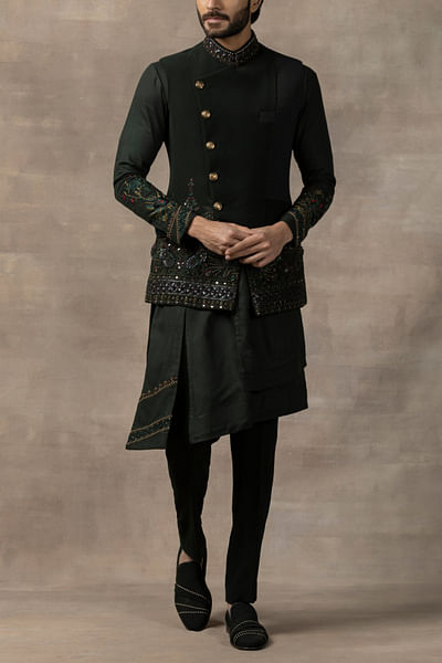 Green thread and pearl embroidered bandi set