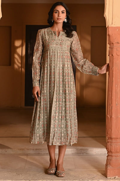 Green vase printed pleated dress