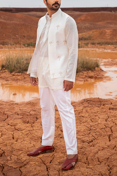 Ivory embroidered bandi kurta set