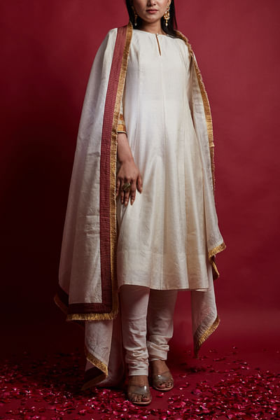 Ivory embroidered lace detailed anarkali set