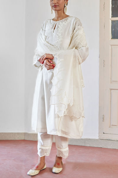Ivory floral embroidered kurta set