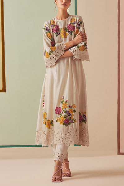 Ivory floral embroidered kurta set