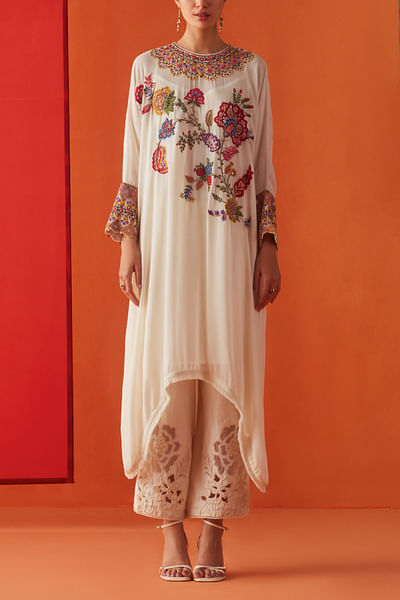Ivory floral embroidery kurta set