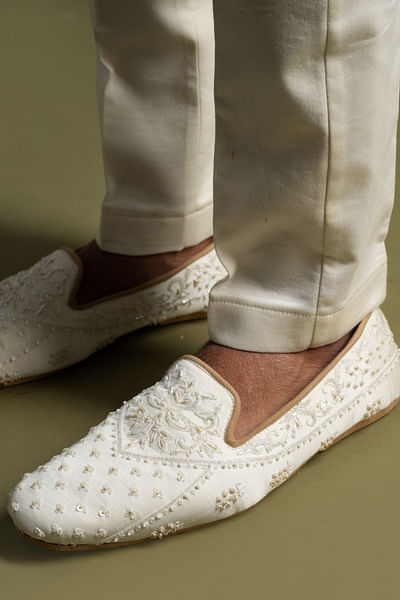 Ivory floral embroidery loafers