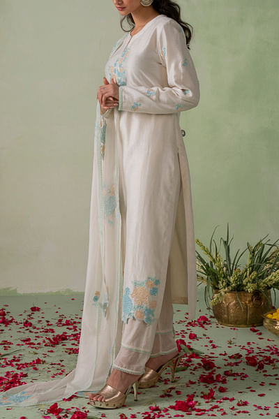 Ivory floral patch embroidery kurta set