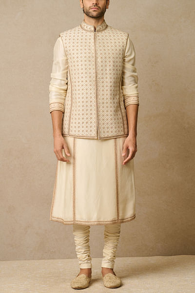 Ivory geometric embroidery bandi