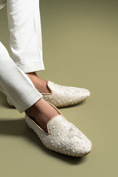 Ivory horse embroidery loafers
