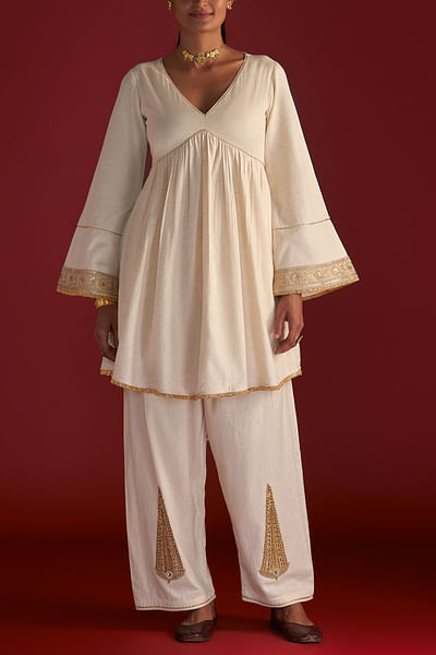 Ivory motif embroidery peplum and pants