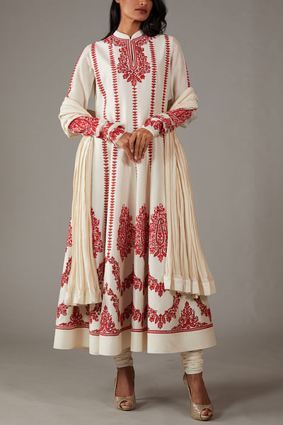 Ivory paisley embroidery kurta set