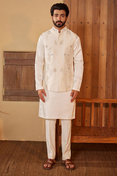 Milky white floral embroidered bandi kurta set