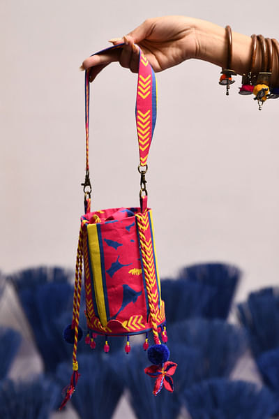 Multicolour braided strap