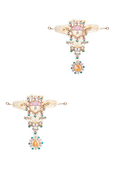 Multicolour pearl and polki hathphool