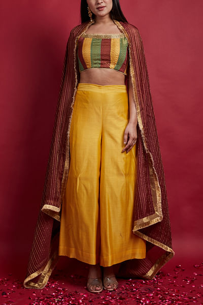 Multicolour zig zag woven cape set