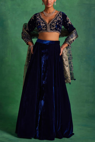 Sanya Gulati Navy blue embroidered velvet lehenga set LSGDEC2301