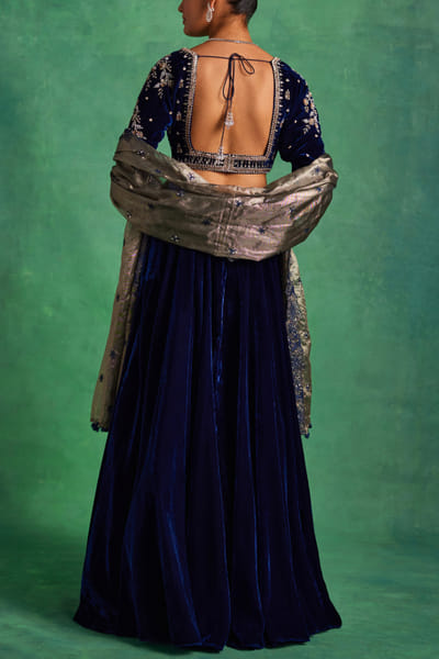 Sanya Gulati Navy blue embroidered velvet lehenga set LSGDEC2301